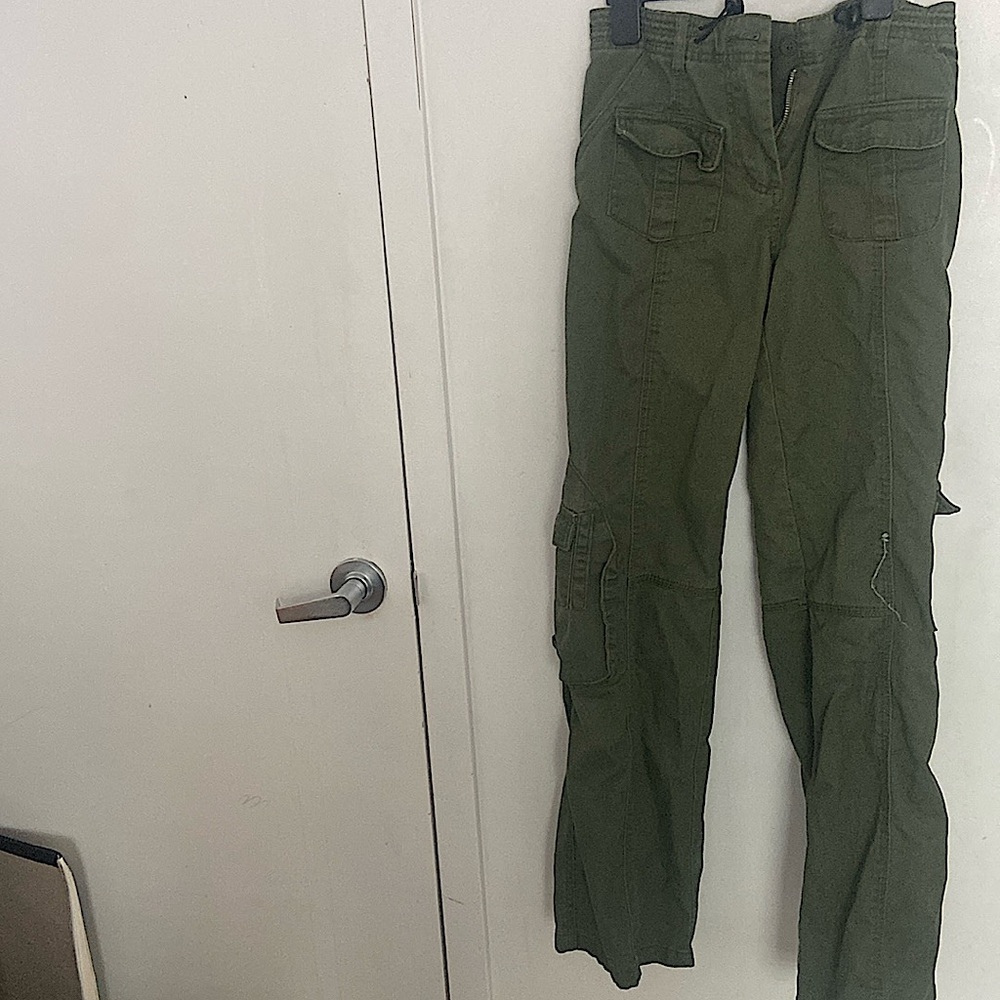 I selling these baggy cargo pants